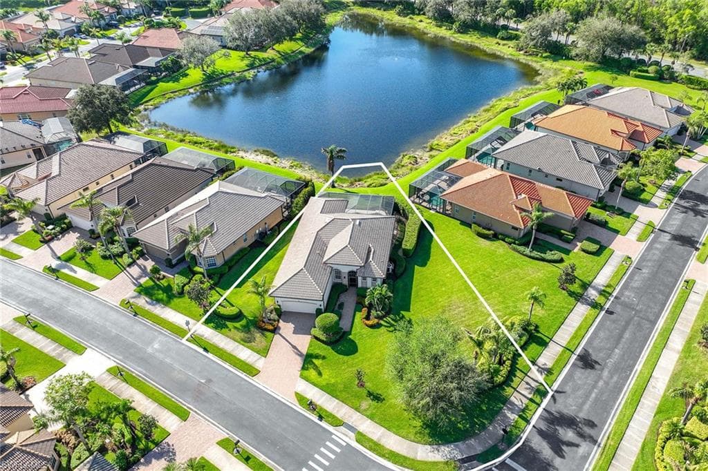 6145 Dogleg Dr, Naples, FL 34113-4