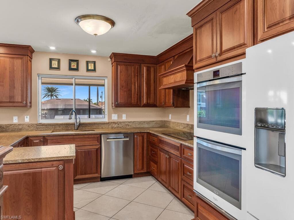 1179 Lighthouse Ct, Marco Island, FL 34145-14