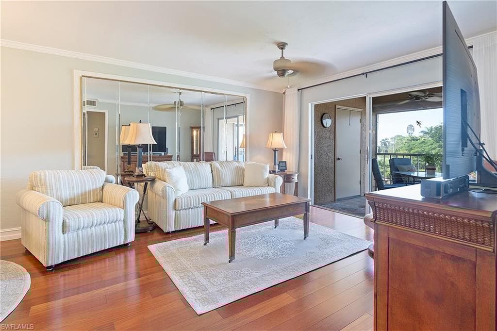 1075 Foxfire Ln 310, Naples, FL 34104-9