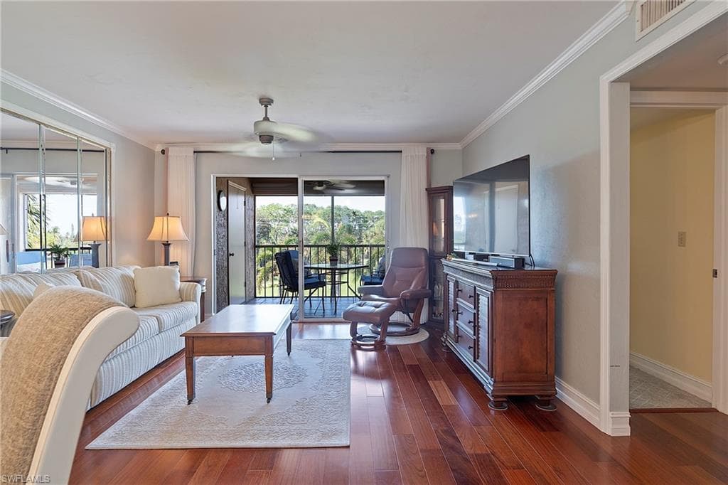 1075 Foxfire Ln 310, Naples, FL 34104-11