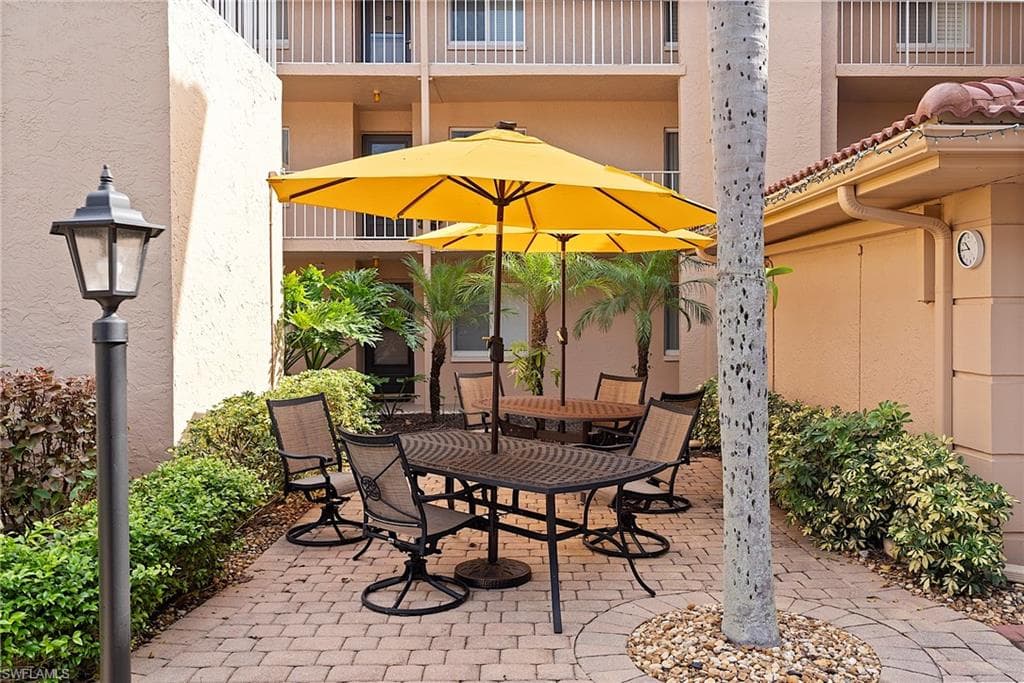 1075 Foxfire Ln 310, Naples, FL 34104-19