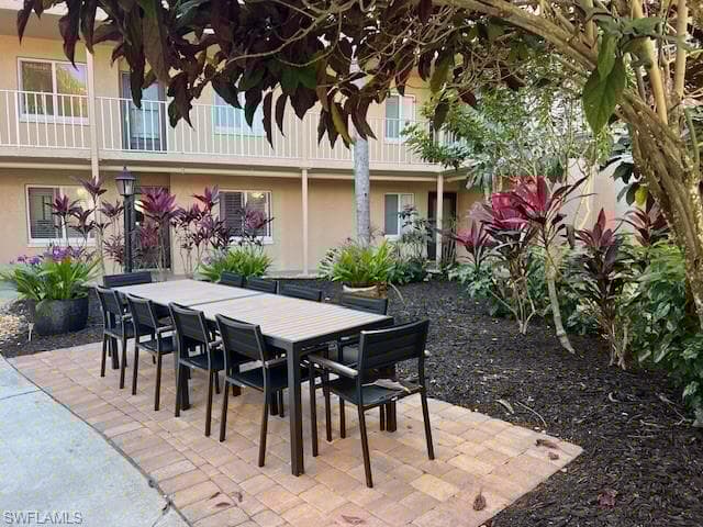 1075 Foxfire Ln 310, Naples, FL 34104-25