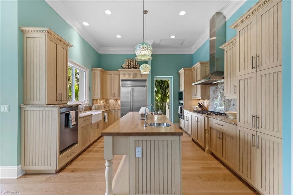 636 14th Ave S, Naples, FL 34102-9
