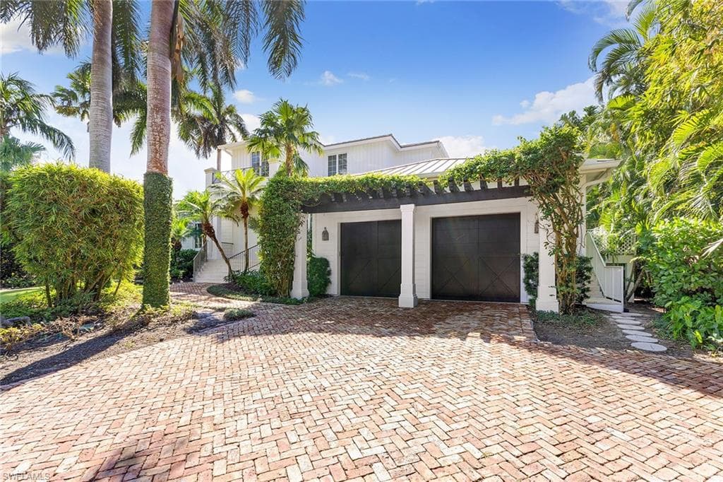 636 14th Ave S, Naples, FL 34102-3