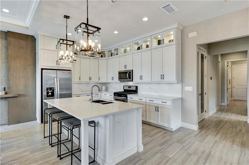 8825 Saint Lucia Dr, Naples, FL 34114-9