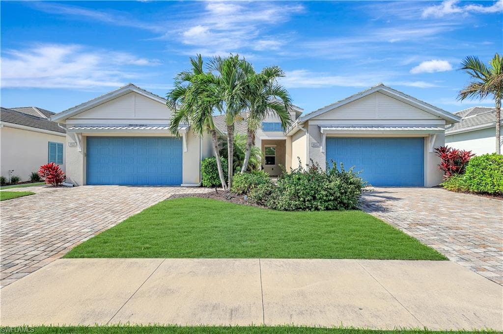 8825 Saint Lucia Dr, Naples, FL 34114-1