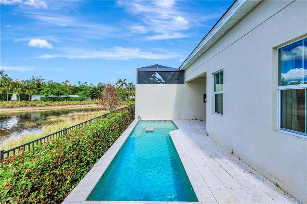 8825 Saint Lucia Dr, Naples, FL 34114-24