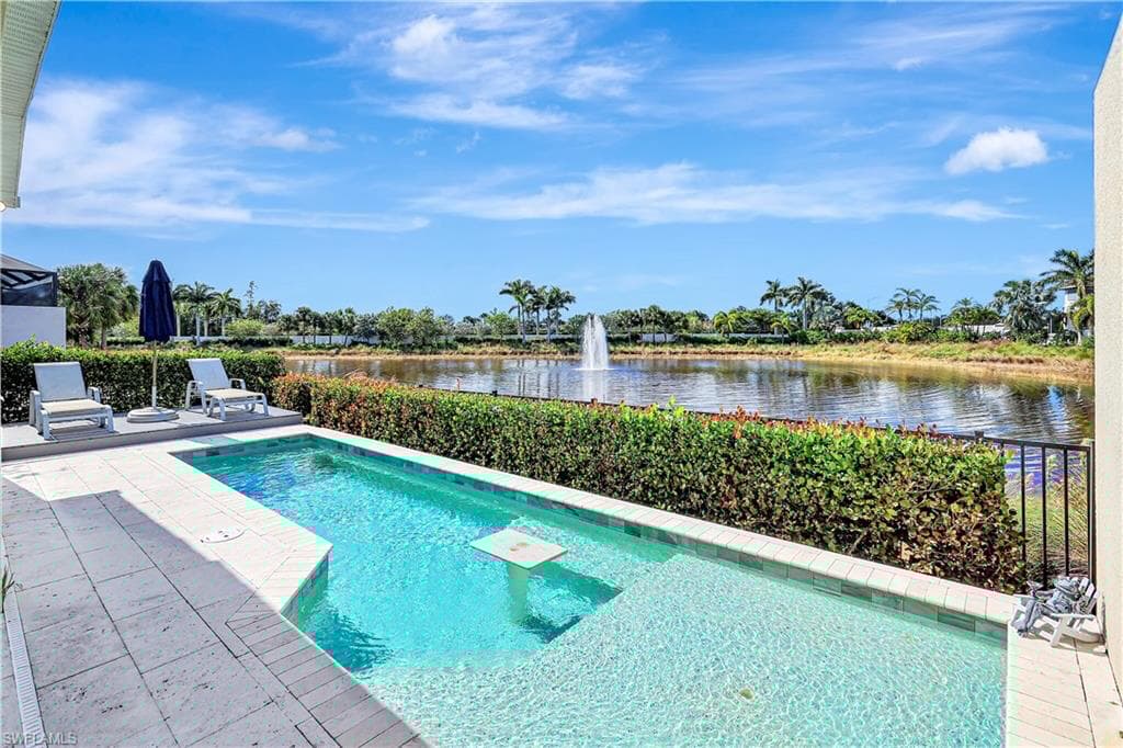 8825 Saint Lucia Dr, Naples, FL 34114-25