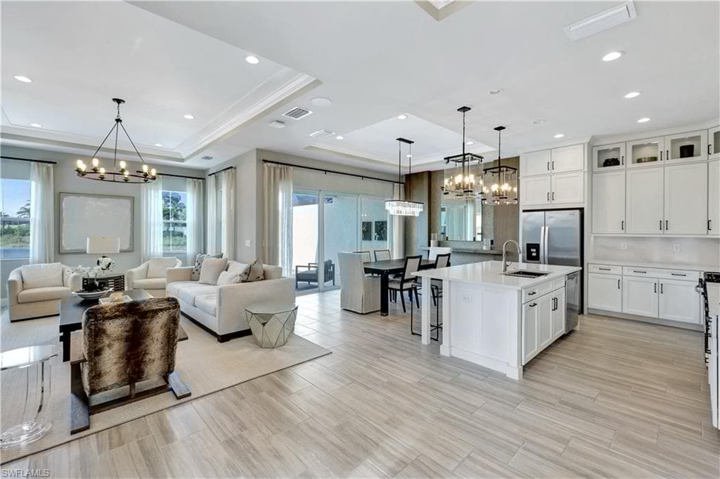 8825 Saint Lucia Dr, Naples, FL 34114-8