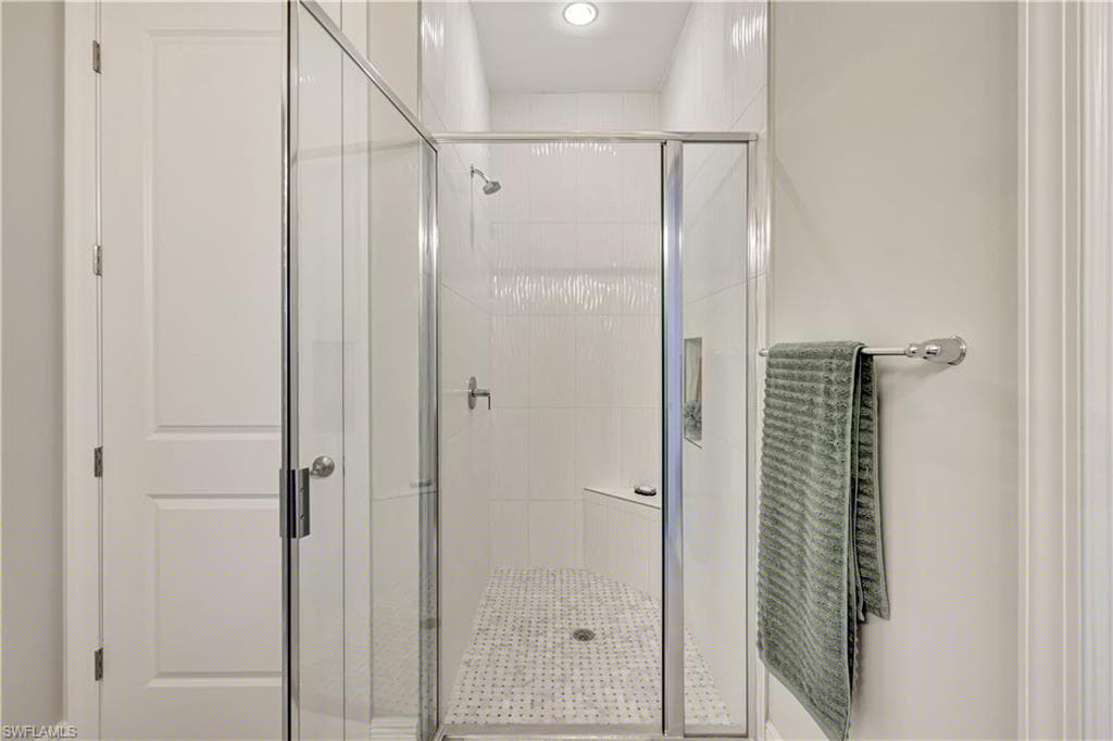 9209 Cayman Dr N, Naples, FL 34114-15