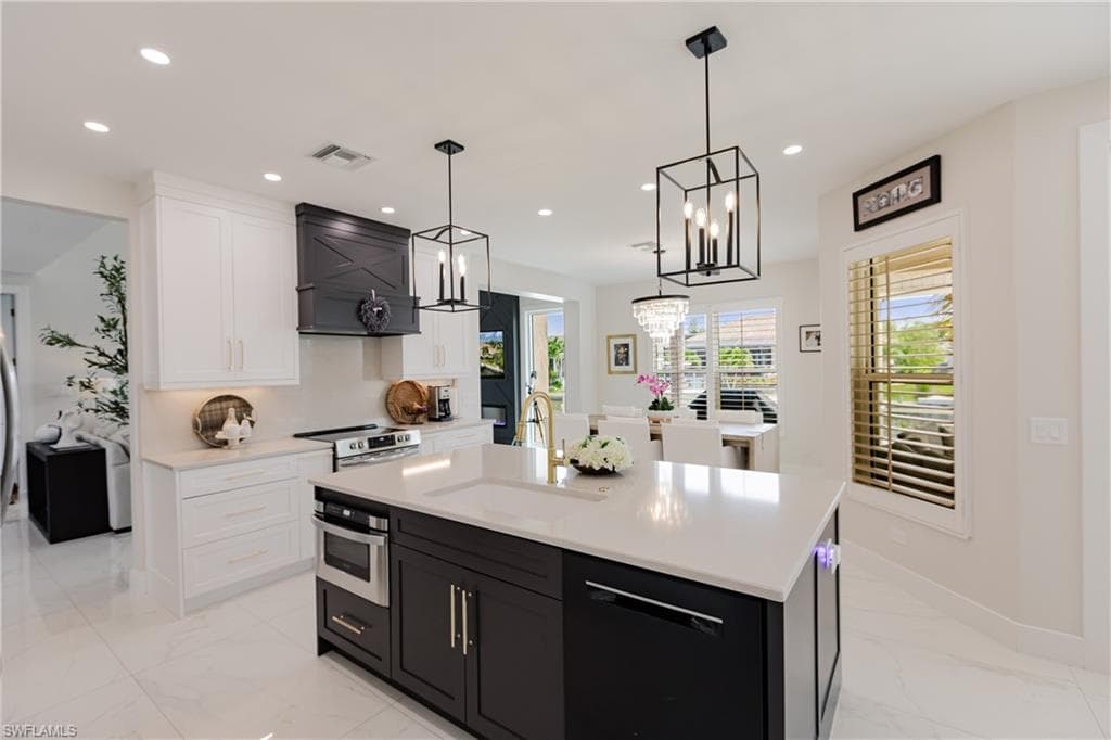 1045 Cottonwood Ct, Marco Island, FL 34145-16