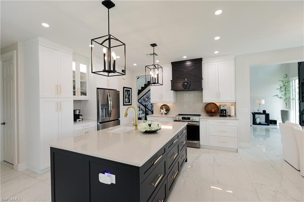 1045 Cottonwood Ct, Marco Island, FL 34145-18