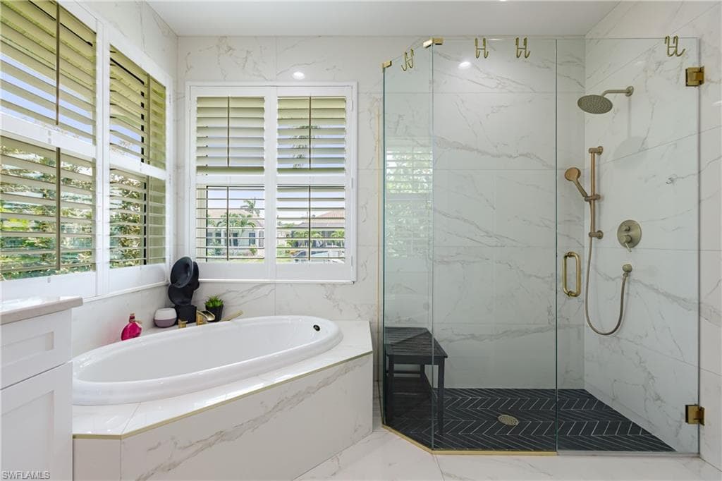 1045 Cottonwood Ct, Marco Island, FL 34145-27