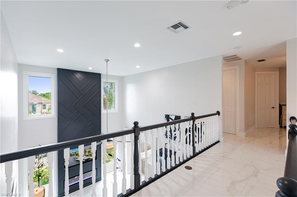 1045 Cottonwood Ct, Marco Island, FL 34145-45