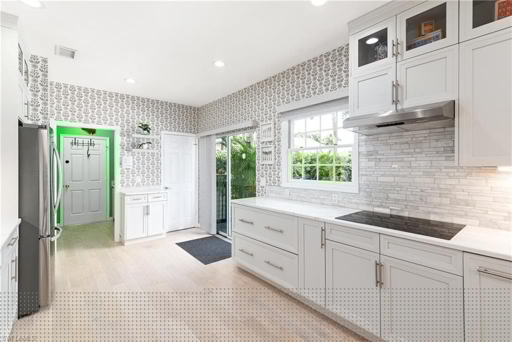 28 Golf Cottage Dr, Naples, FL 34105-10