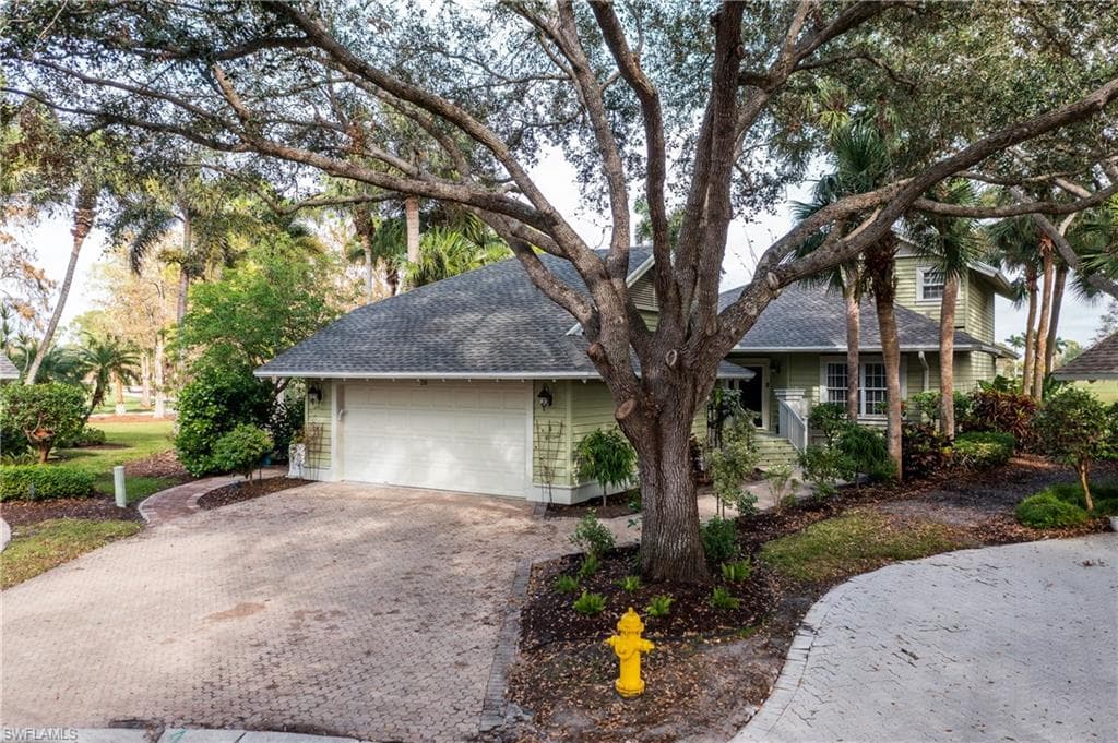 28 Golf Cottage Dr, Naples, FL 34105-3