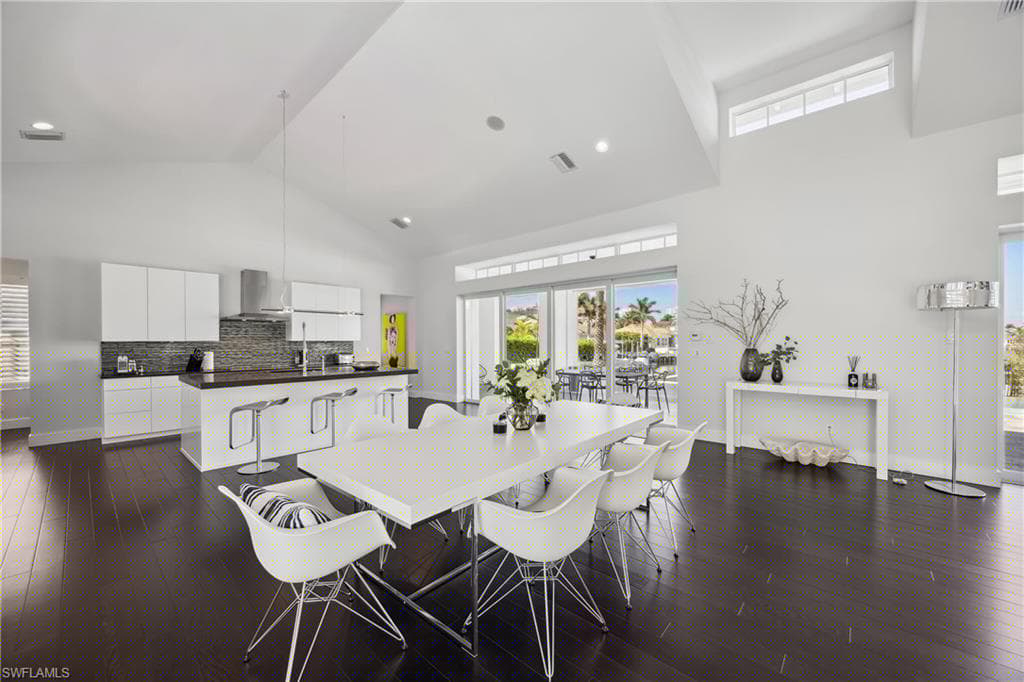 299 Mermaids Bight, Naples, FL 34103-10