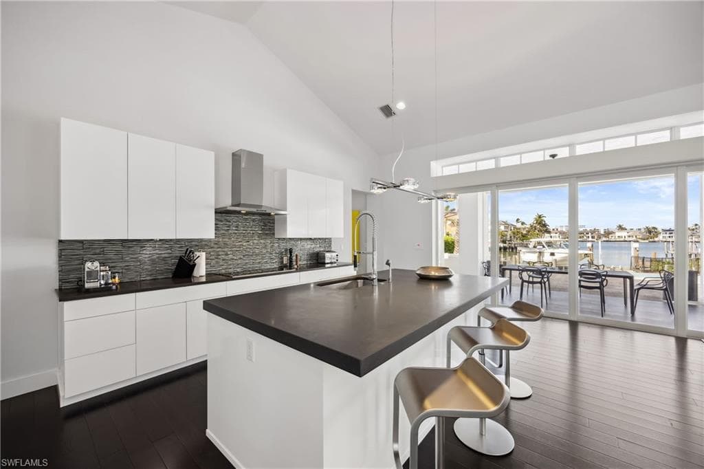 299 Mermaids Bight, Naples, FL 34103-5