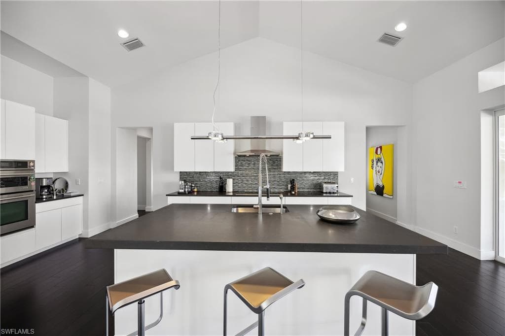 299 Mermaids Bight, Naples, FL 34103-6