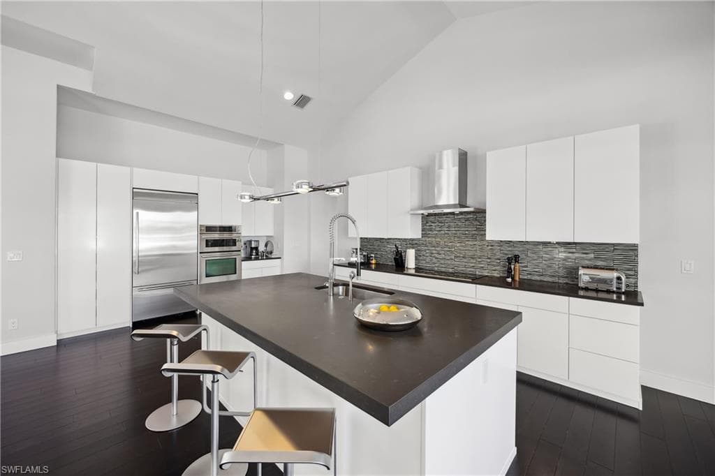 299 Mermaids Bight, Naples, FL 34103-7
