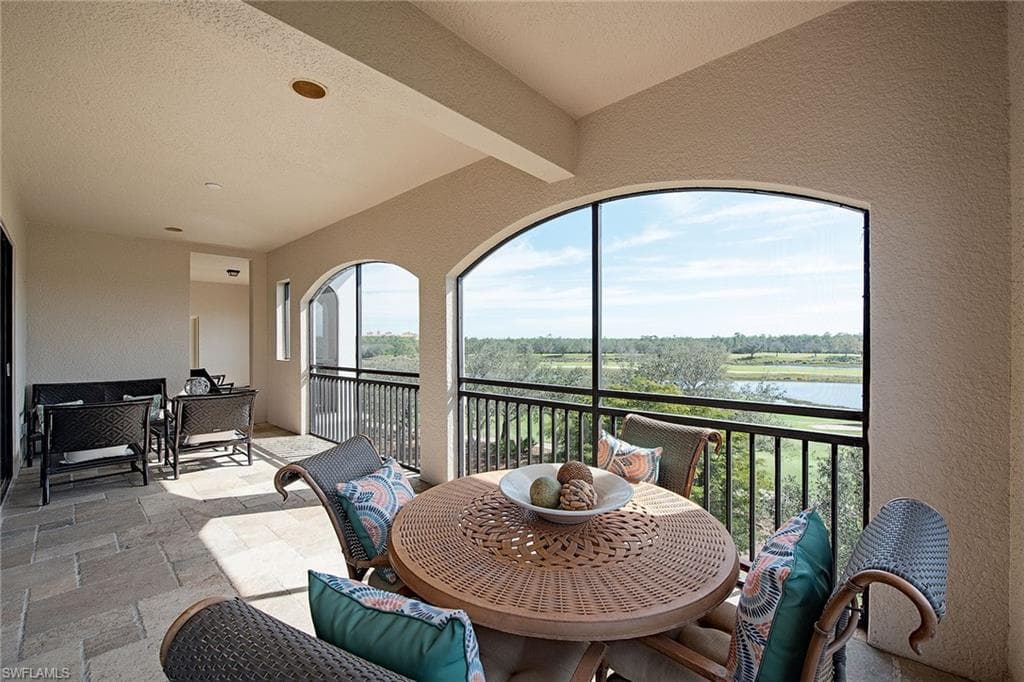 2546 Marquesa Royale Ln 7-302, Naples, FL 34109-4