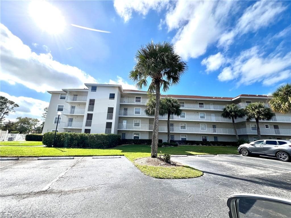 441 Quail Forest Blvd A302, Naples, FL 34105-19