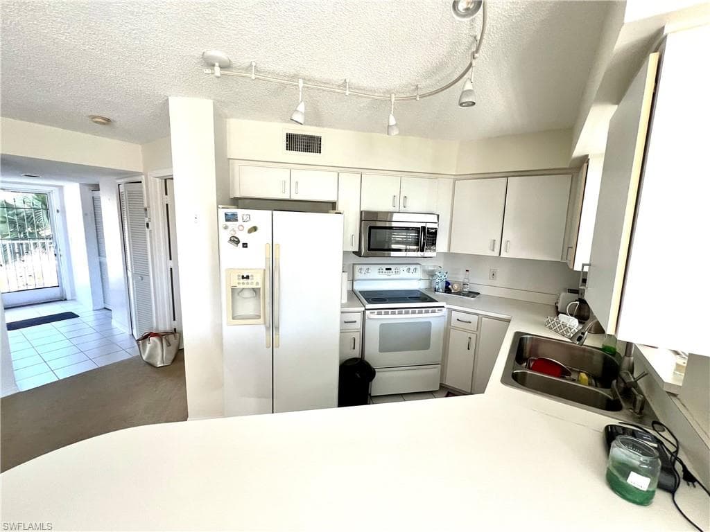 441 Quail Forest Blvd A302, Naples, FL 34105-5