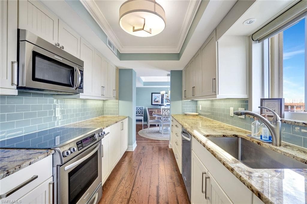 9051 Gulf Shore Dr 603, Naples, FL 34108-9