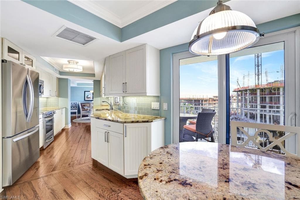 9051 Gulf Shore Dr 603, Naples, FL 34108-12