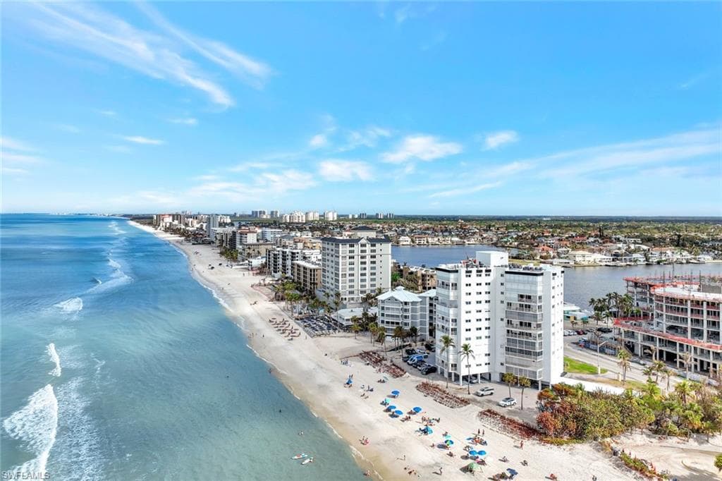 9051 Gulf Shore Dr 603, Naples, FL 34108-26