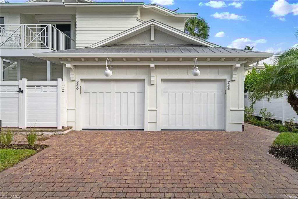 248 4th Ave S D-201, Naples, FL 34102-1