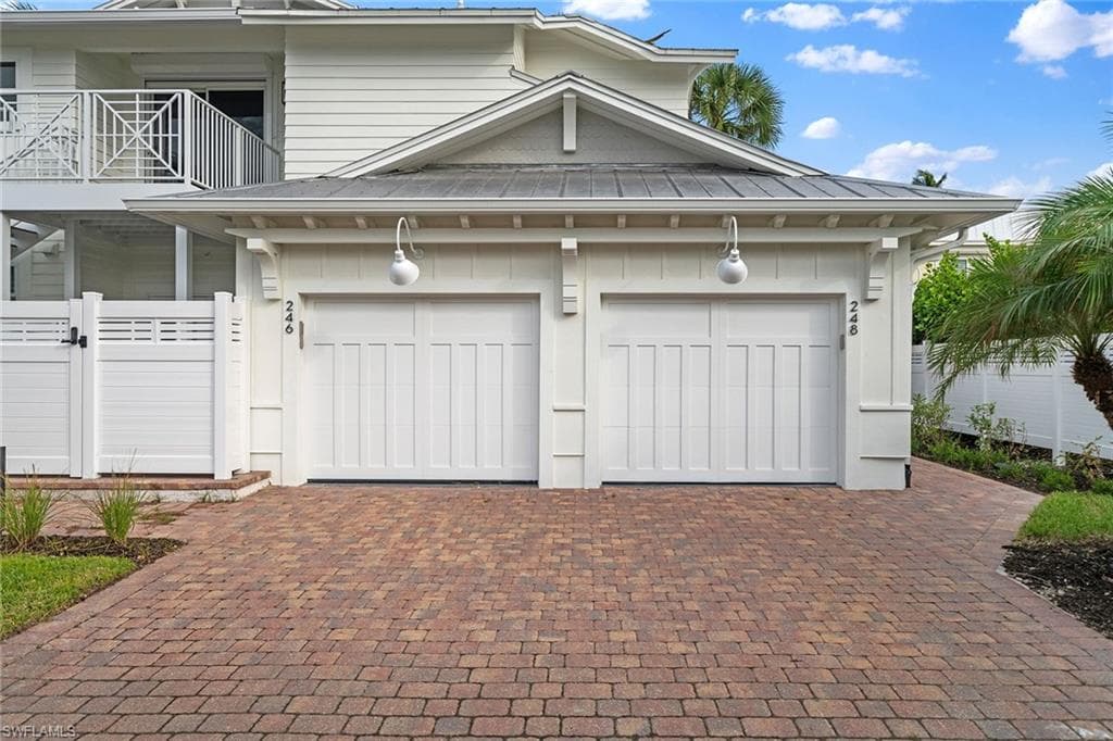 248 4th Ave S D-201, Naples, FL 34102-2