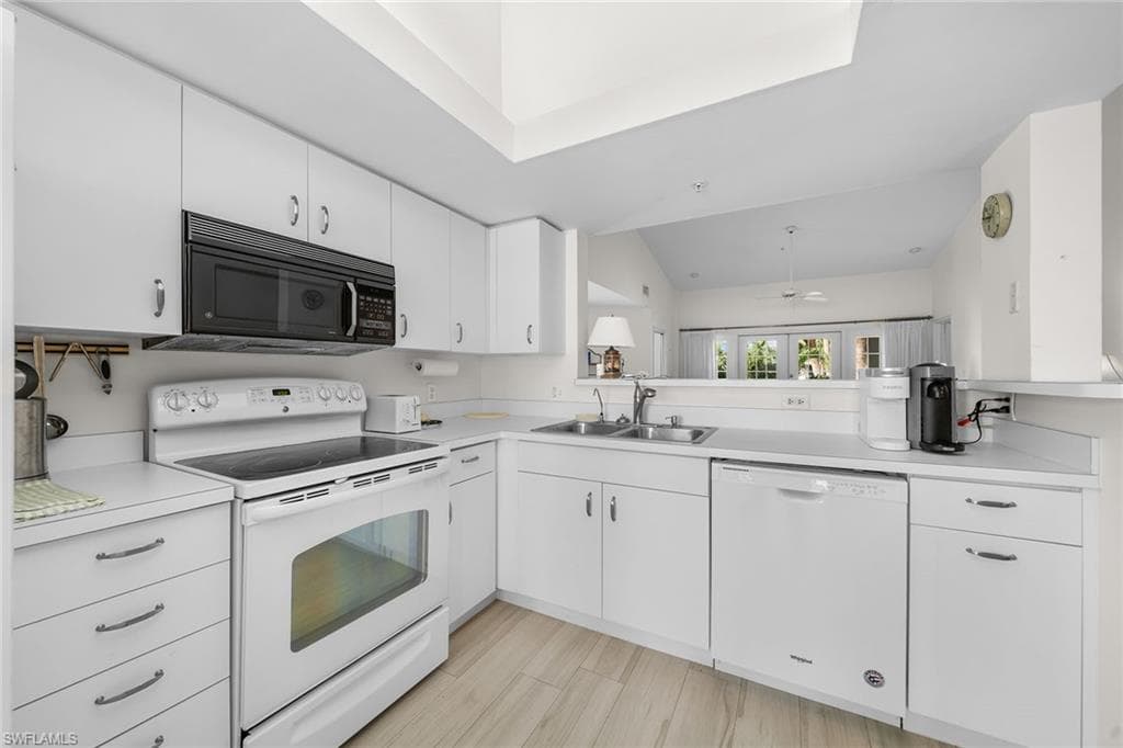 248 4th Ave S D-201, Naples, FL 34102-34