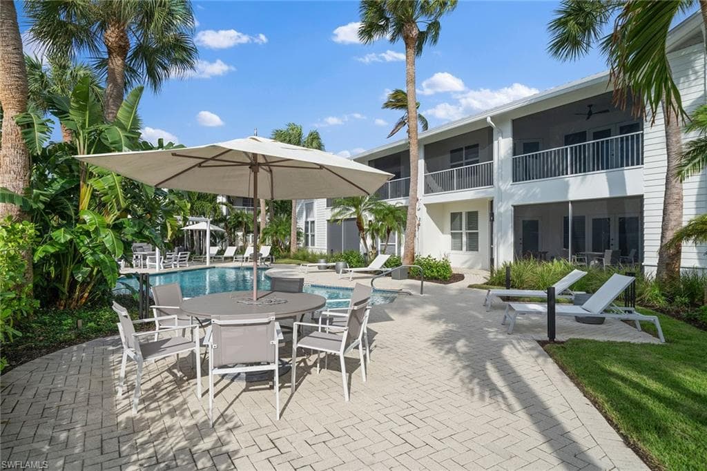 248 4th Ave S D-201, Naples, FL 34102-37