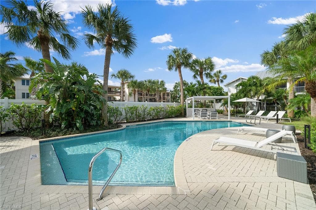 248 4th Ave S D-201, Naples, FL 34102-38