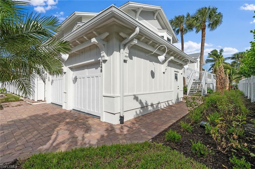 248 4th Ave S D-201, Naples, FL 34102-3