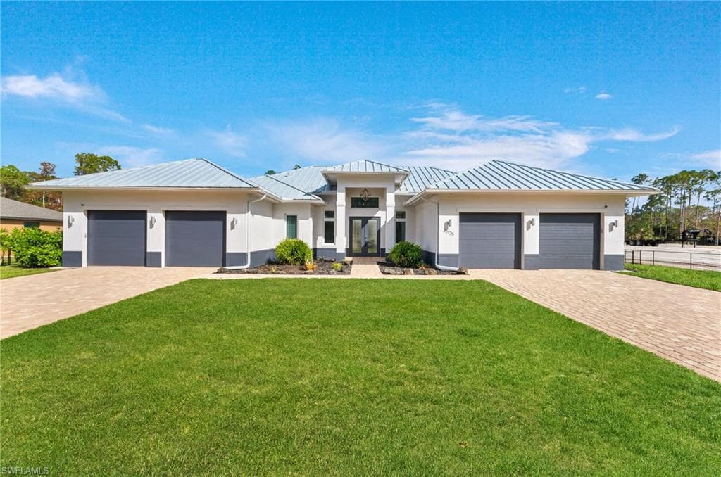 25125 Busy Bee Dr, Bonita Springs, FL 34135-4