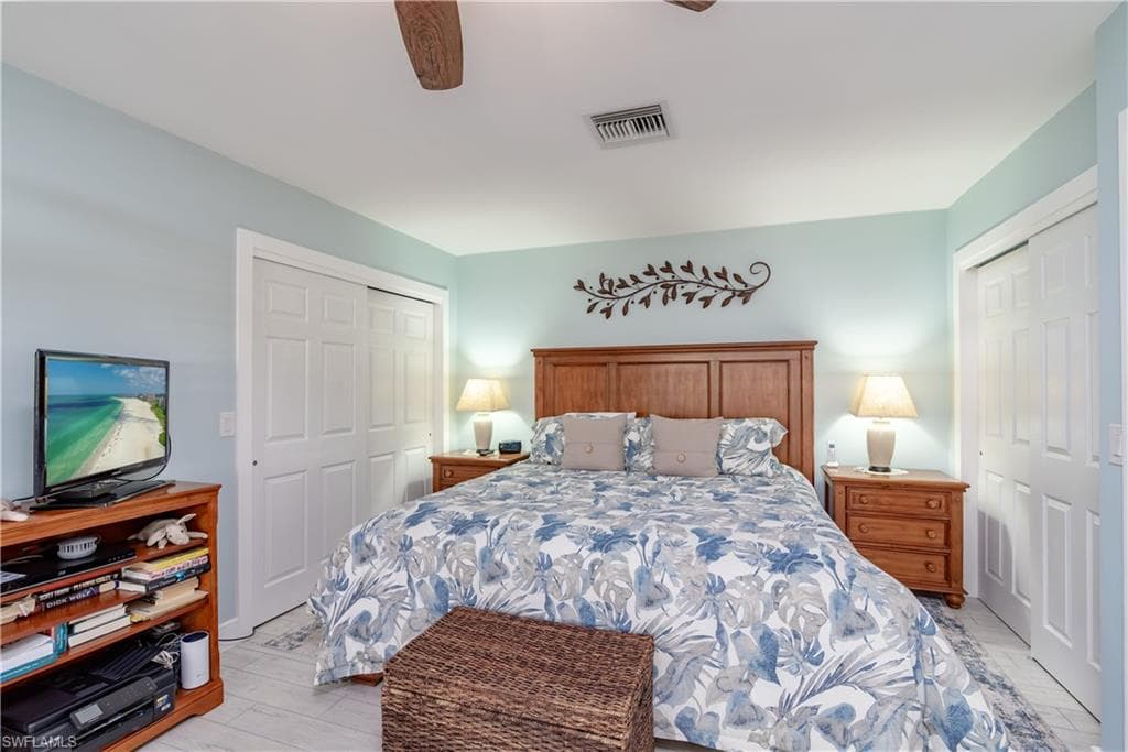 242 Angler Ct, Marco Island, FL 34145-24