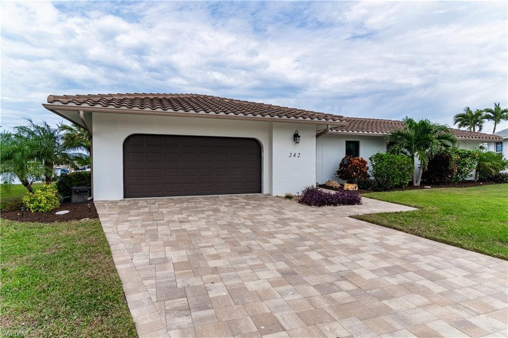 242 Angler Ct, Marco Island, FL 34145-39