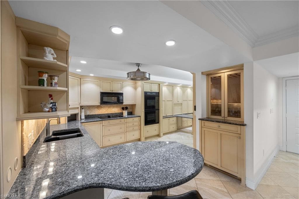 5940 Via Lugano 1-202, Naples, FL 34108-9