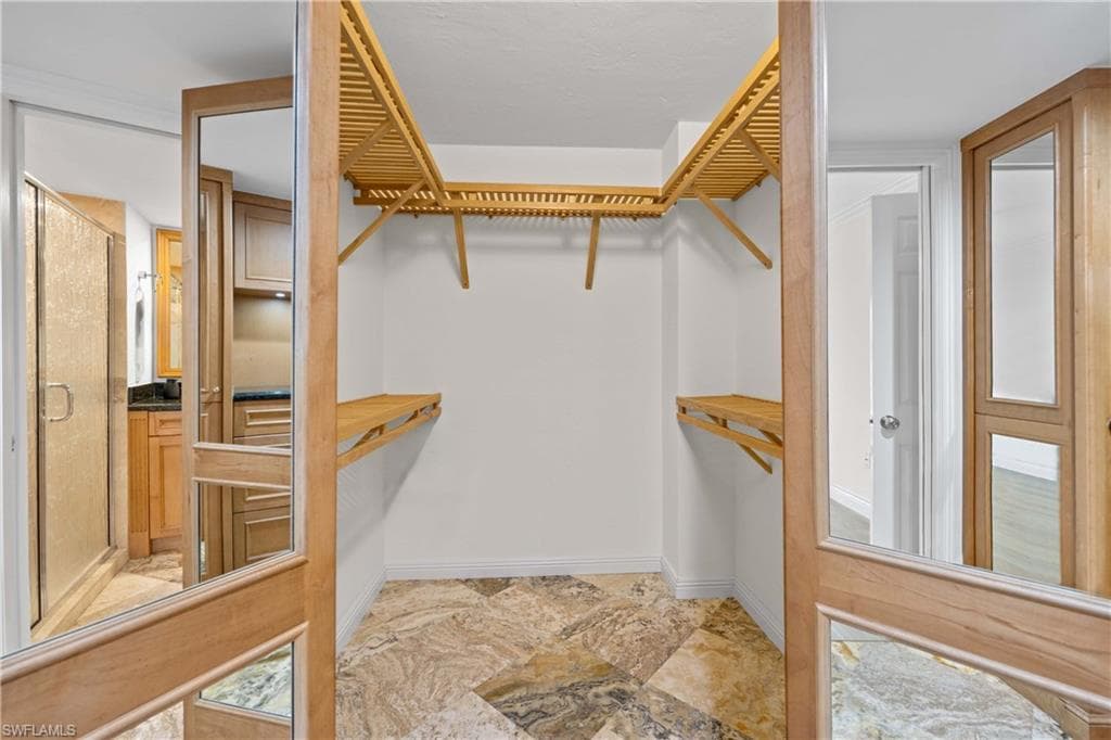 5940 Via Lugano 1-202, Naples, FL 34108-22