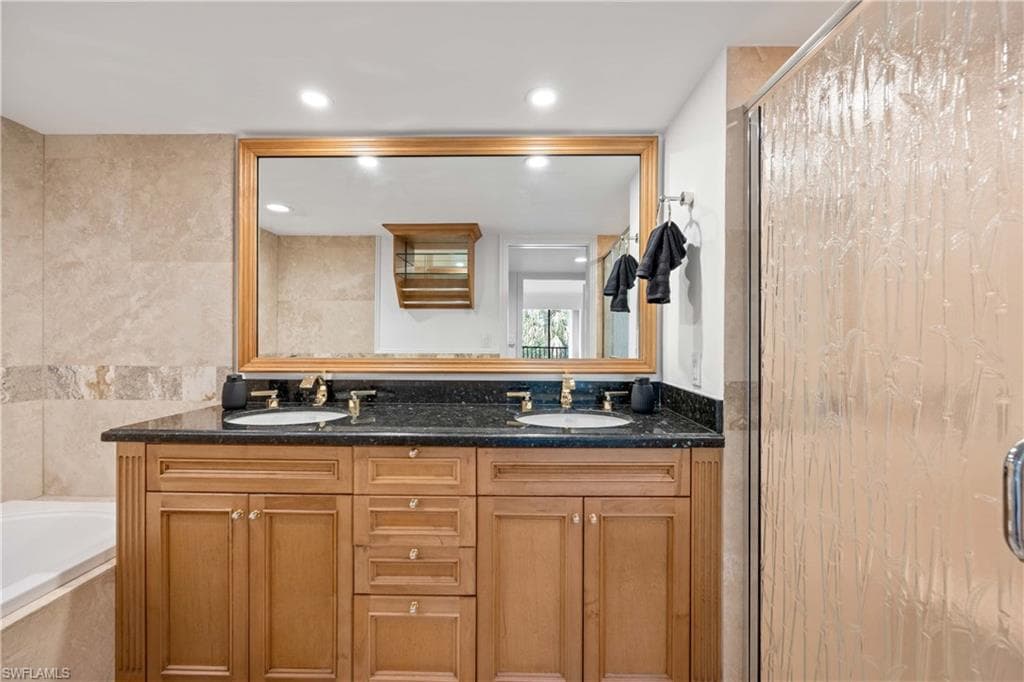 5940 Via Lugano 1-202, Naples, FL 34108-23