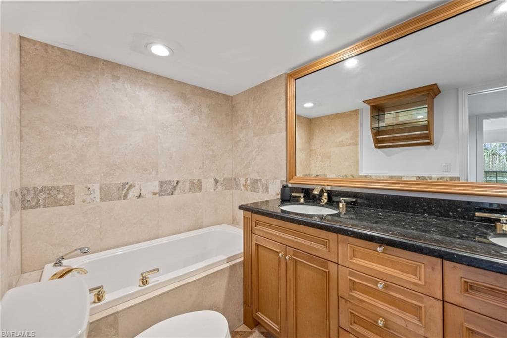 5940 Via Lugano 1-202, Naples, FL 34108-24
