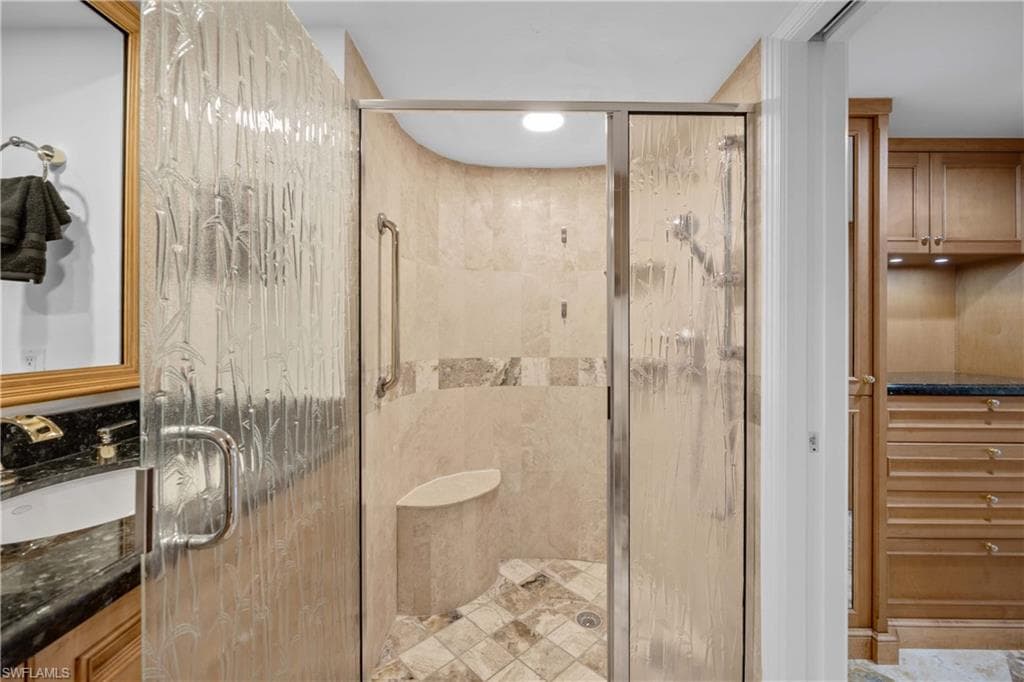 5940 Via Lugano 1-202, Naples, FL 34108-25