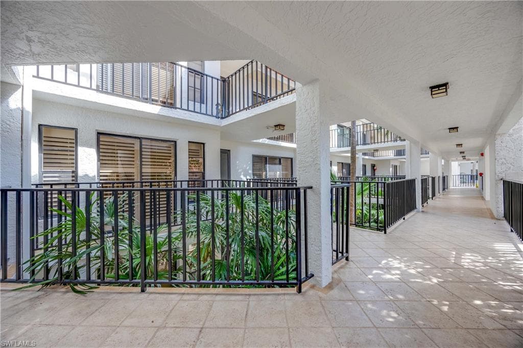 5940 Via Lugano 1-202, Naples, FL 34108-4