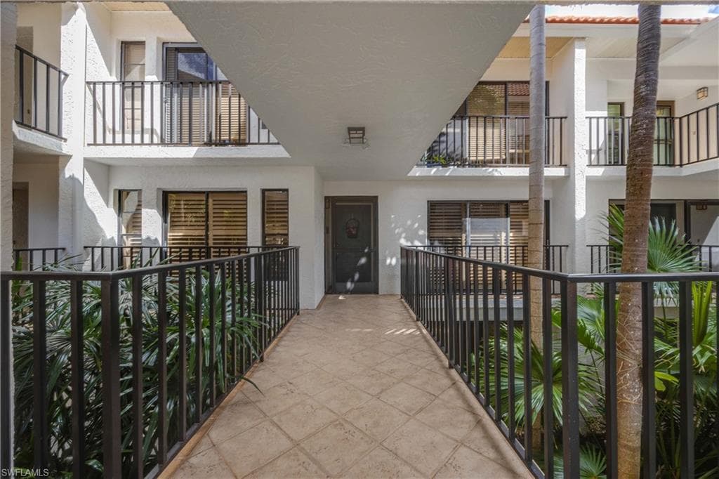 5940 Via Lugano 1-202, Naples, FL 34108-5