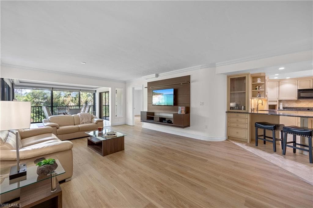 5940 Via Lugano 1-202, Naples, FL 34108-6