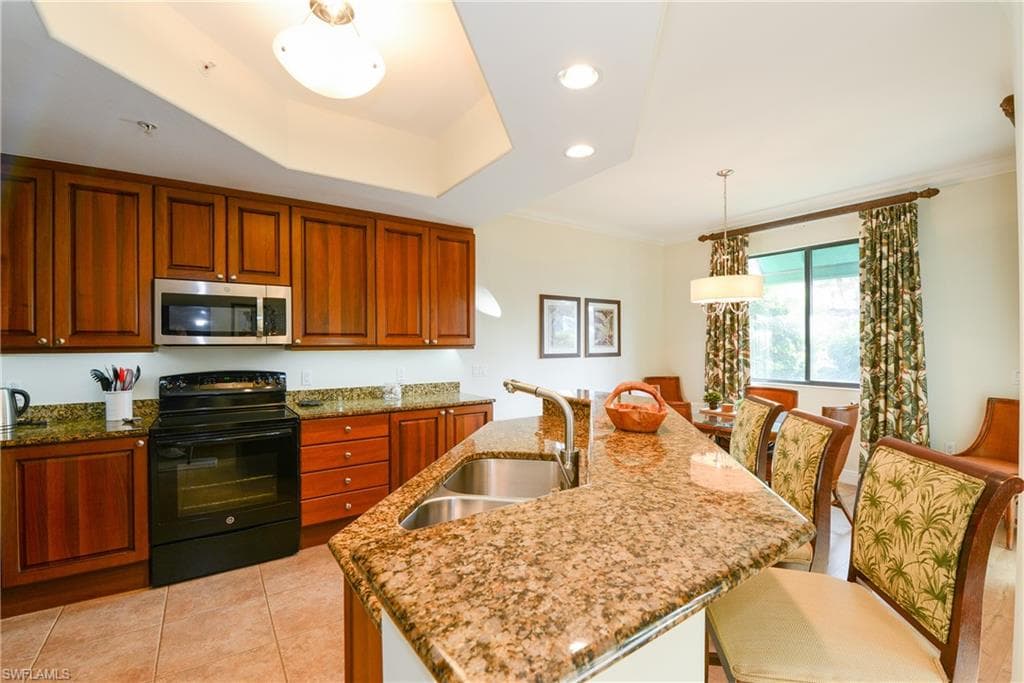 975 Sandpiper St A-104, Naples, FL 34102-12