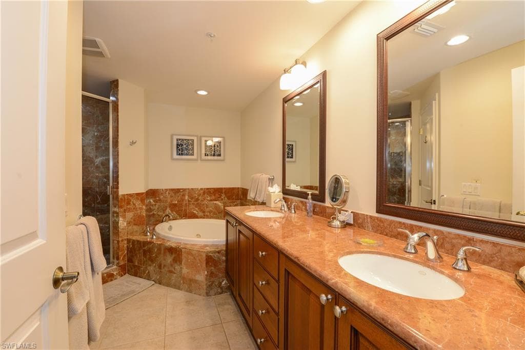 975 Sandpiper St A-104, Naples, FL 34102-16