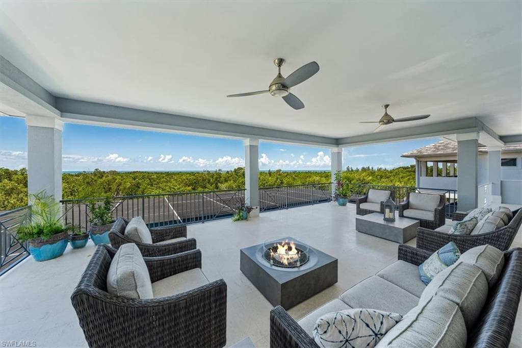 564 Spinnaker Dr, Marco Island, FL 34145-5